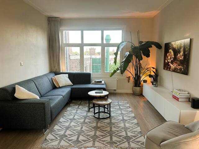 Spacious penthouse in Amsterdam with roof terrace gallery image 3