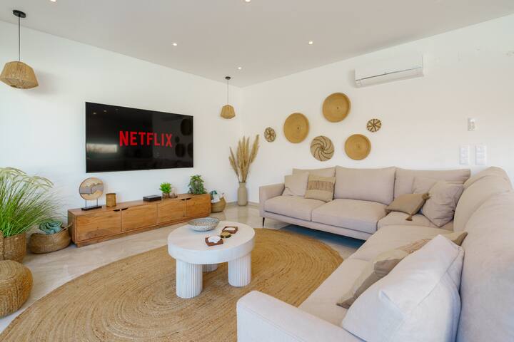 Paradise Villa, luxury villa near the beach gallery image 4