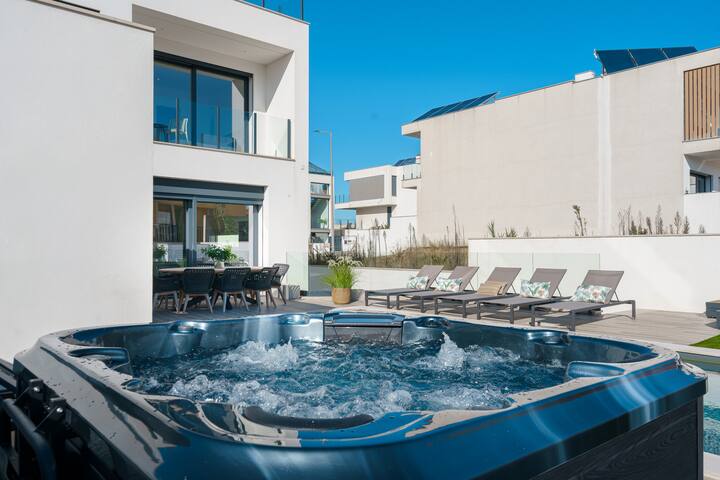 Paradise Villa, luxury villa near the beach gallery image 2