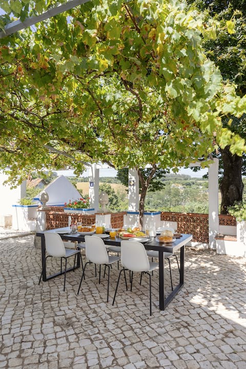 Arneiro Garden House - Country Retreat w/ BioPool