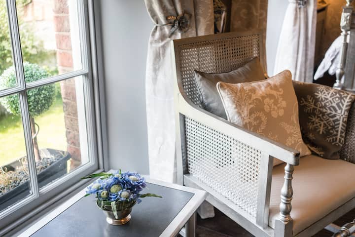Elegantly Decorated & Peaceful Apartment Near Town - Shrewsbury