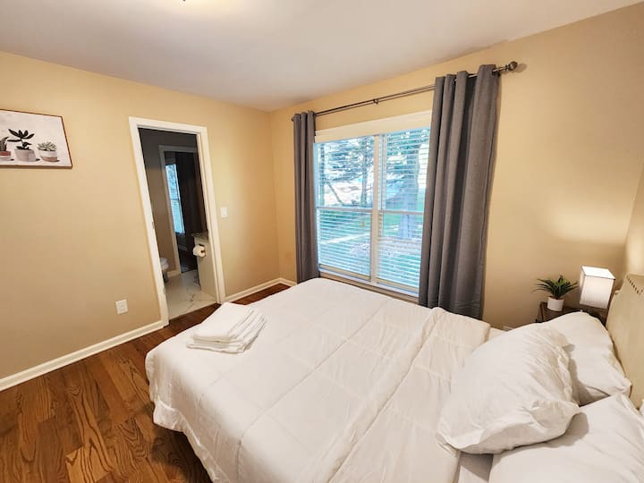 Troisième chambre avec un lit queen
Deuxième salle de bain de Jack et Jill