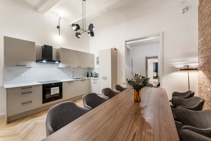 Schwarzspanierstraße 4