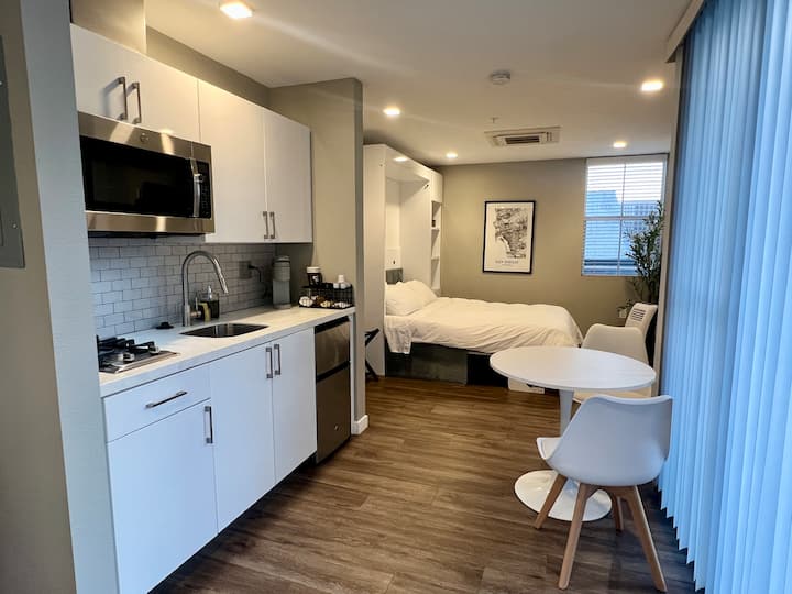 Amazing Studio With Balcony! - San Diego, CA
