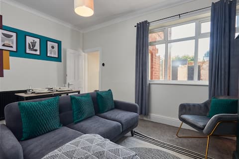 Modern 3BR Home | WiFi & Parking | Sleeps 6