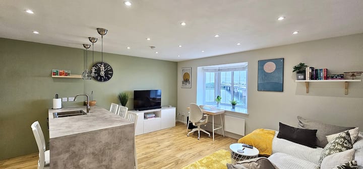 Riverview, Spacious 1 Bed With Parking Space - Cardiff