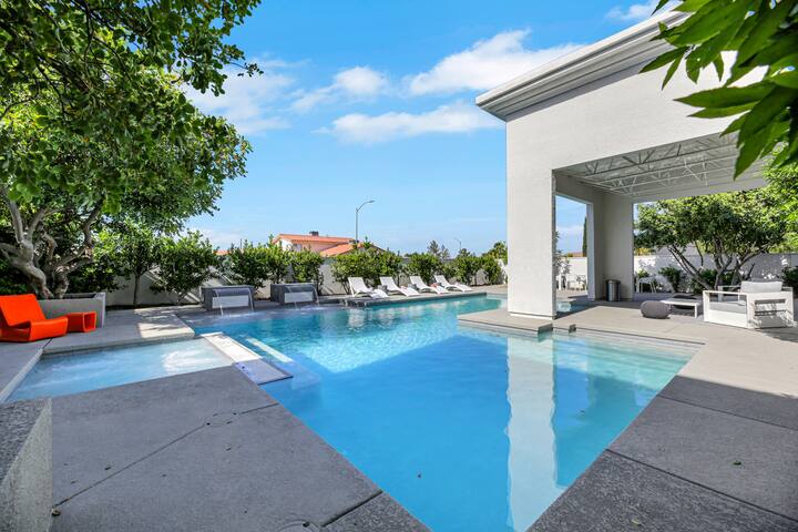 Luxury Villa with large Pool 10 min from the Strip gallery image 5