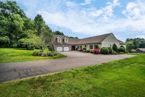 Charming Countryside Retreat w/ Pool & Theater