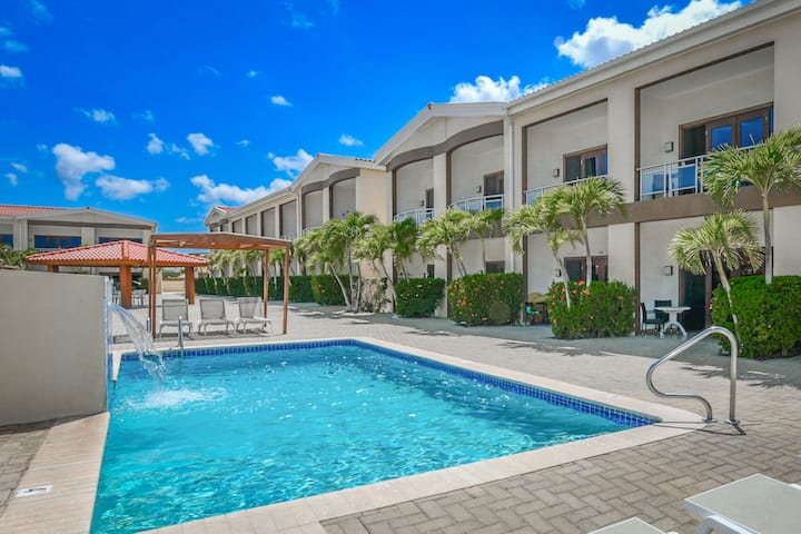Eagle Beach Luxe Duplex Condo -Walk To The Beach! - Aruba