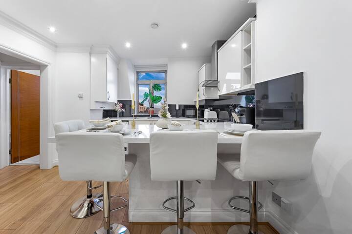 High Kensington boutique 2 gallery image 2