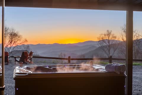 Lux Smoky Mountain Views-Hot Tub-Game Room-Theatre