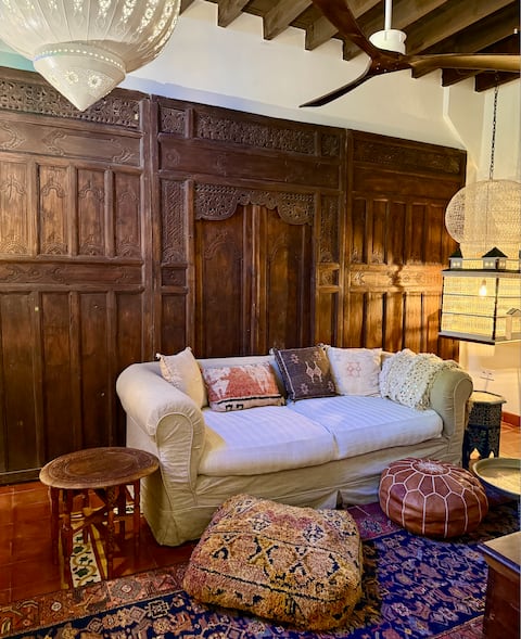 Successful Airbnb property: Stay in the heart of town in Granada