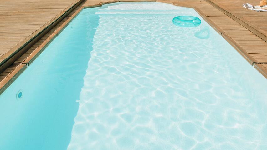 Family home w/ pool, gym & & pool table gallery image 5