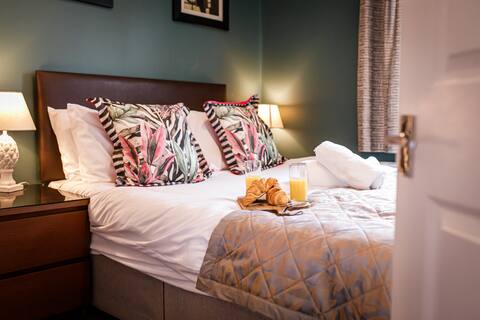 3-Bed Family Escape – Bright & Free Parking