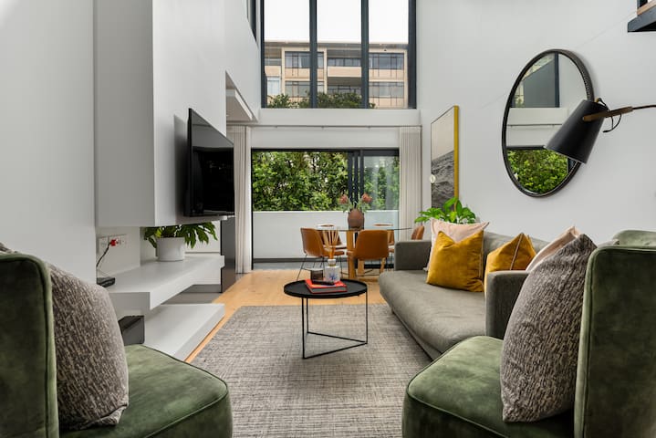 Chic & Contemporary Luxury Apartment in Sea Point