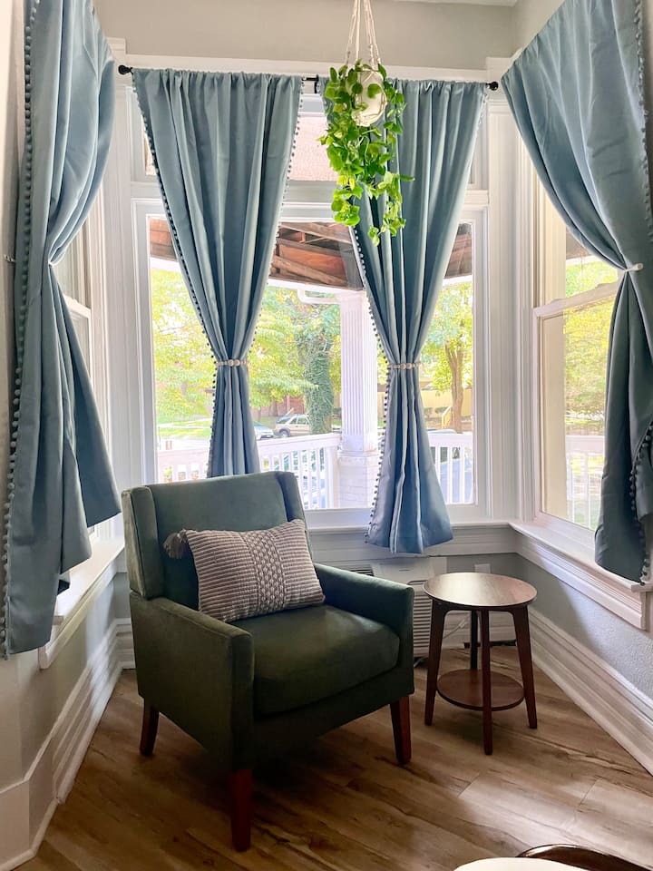 Modern Studio Close To Downtown - Champaign, IL