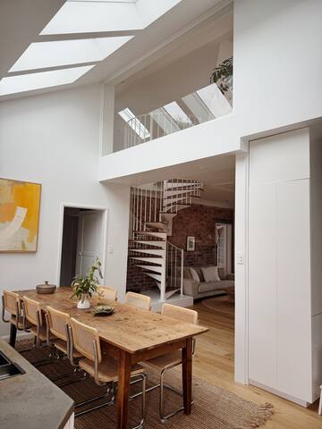 Spacious 4BR Manly Home near Beach & Ferry.