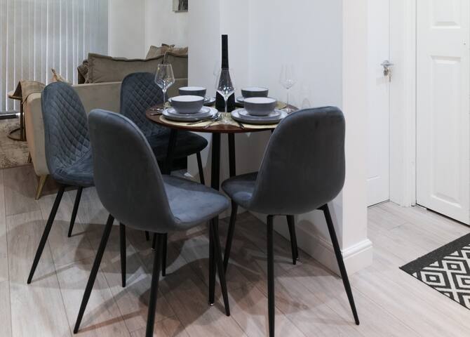 DowntownCozy House in Manchester gallery image 5