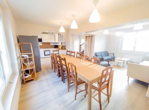 House 10 min from the center on a private avenue!