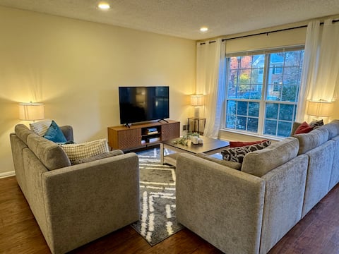 Spacious 3-bed, 3-bath. Queen beds. Sleeps 6.