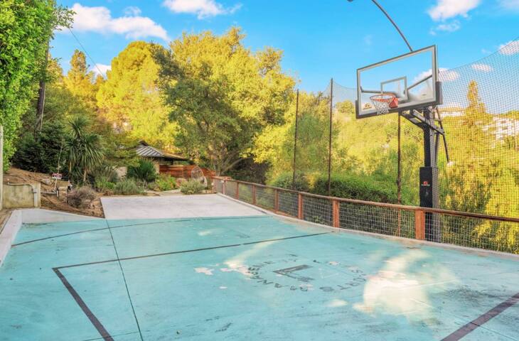 Cozy Oasis in Oakley with Basketball court, pool gallery image 4
