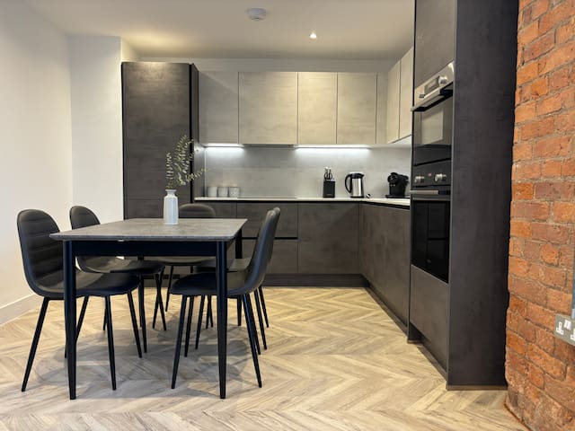 Manchester Apt, Free Parking, Couples & Families