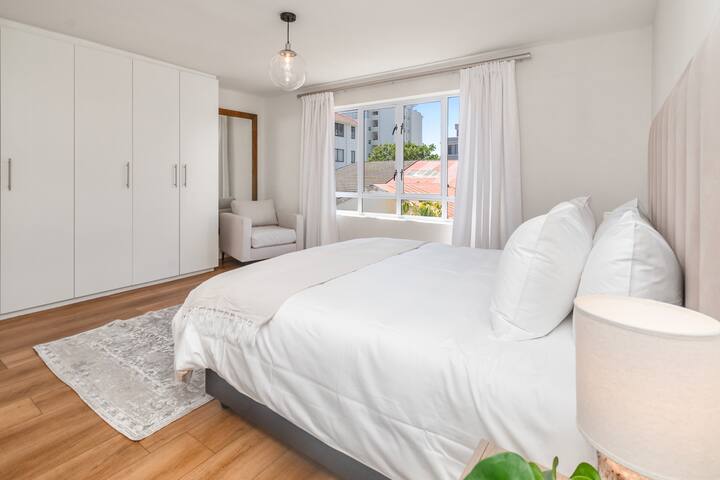 Sunny 2bed2bath -30 secs to Prom gallery image 5