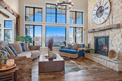 Luxury home w/views, hot tub, theatre room!