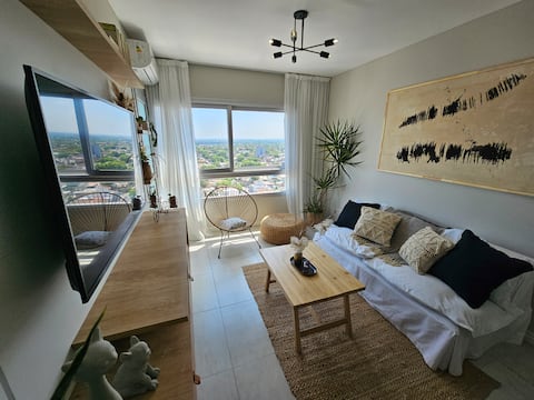 Great views, pool & gym in top residential area