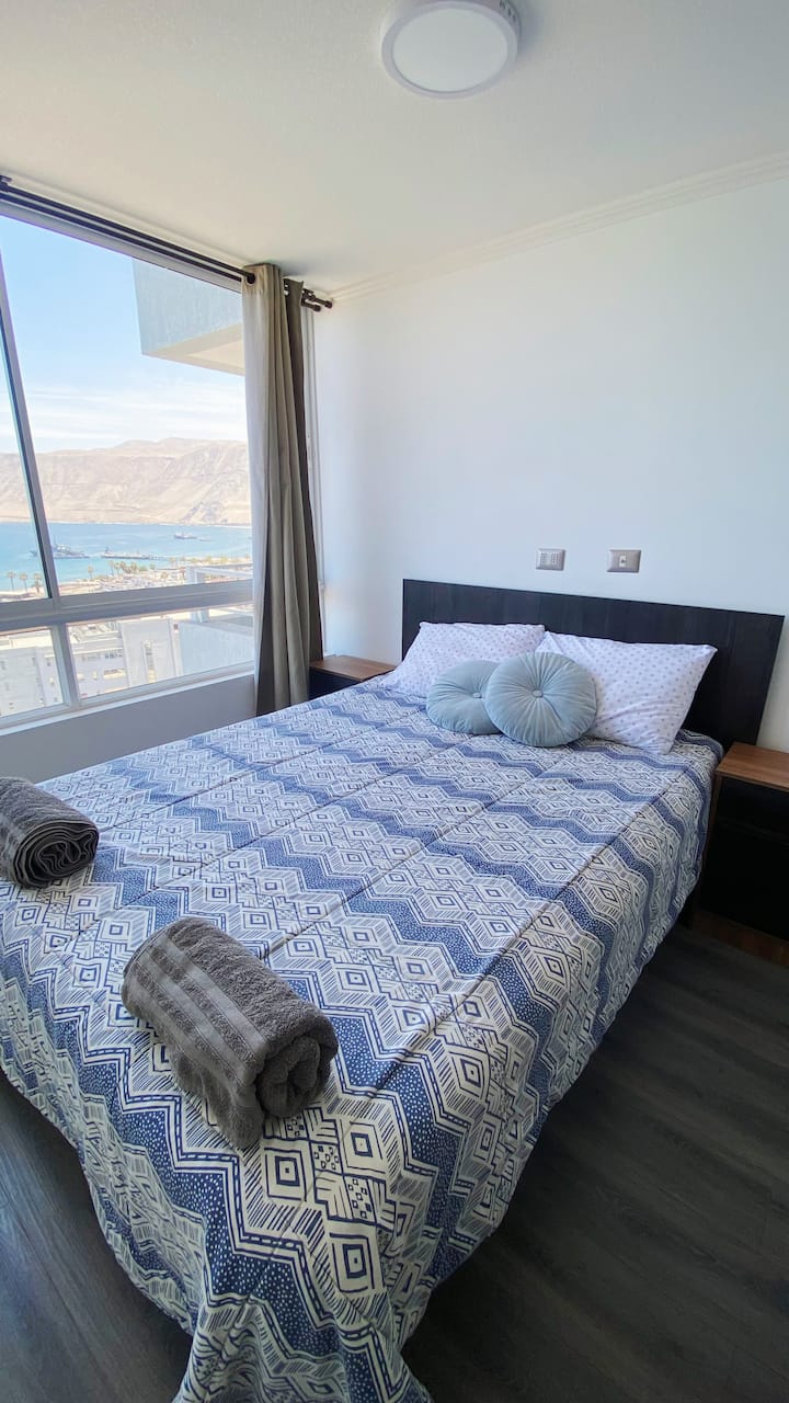 ห้องหลักมีเตียงคู่ ห้องพักมีห้องน้ำ