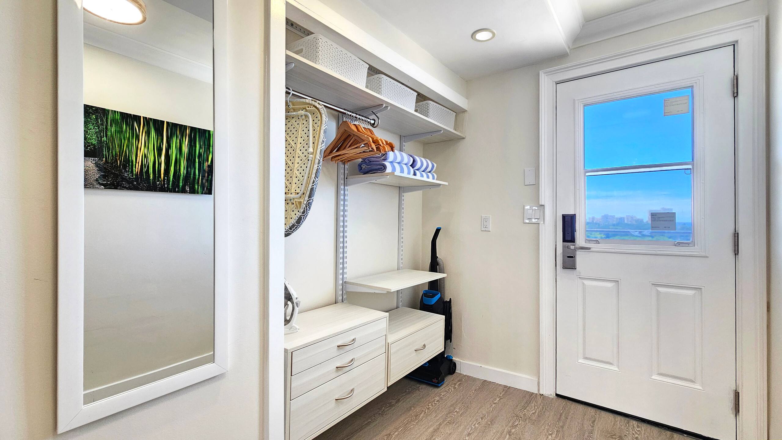 Sundeck Level—Queen Bed & Sofa-Bed+Full Kitchen - Image 6