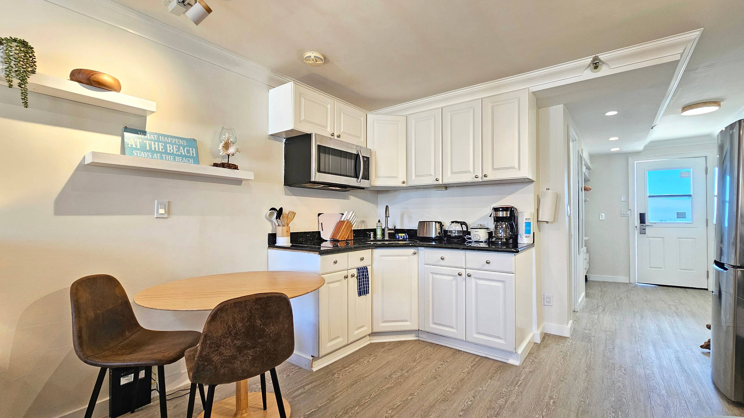 Sundeck Level—Queen Bed & Sofa-Bed+Full Kitchen - Image 7