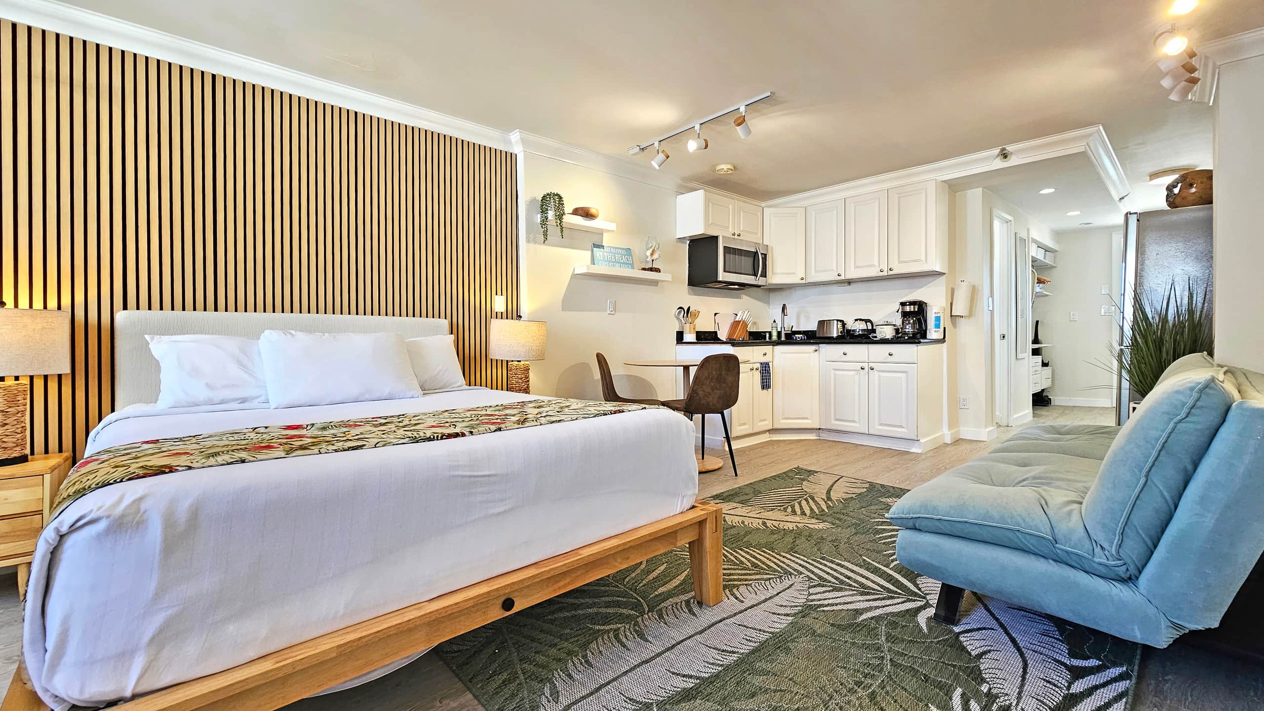 Sundeck Level—Queen Bed & Sofa-Bed+Full Kitchen - Image 34