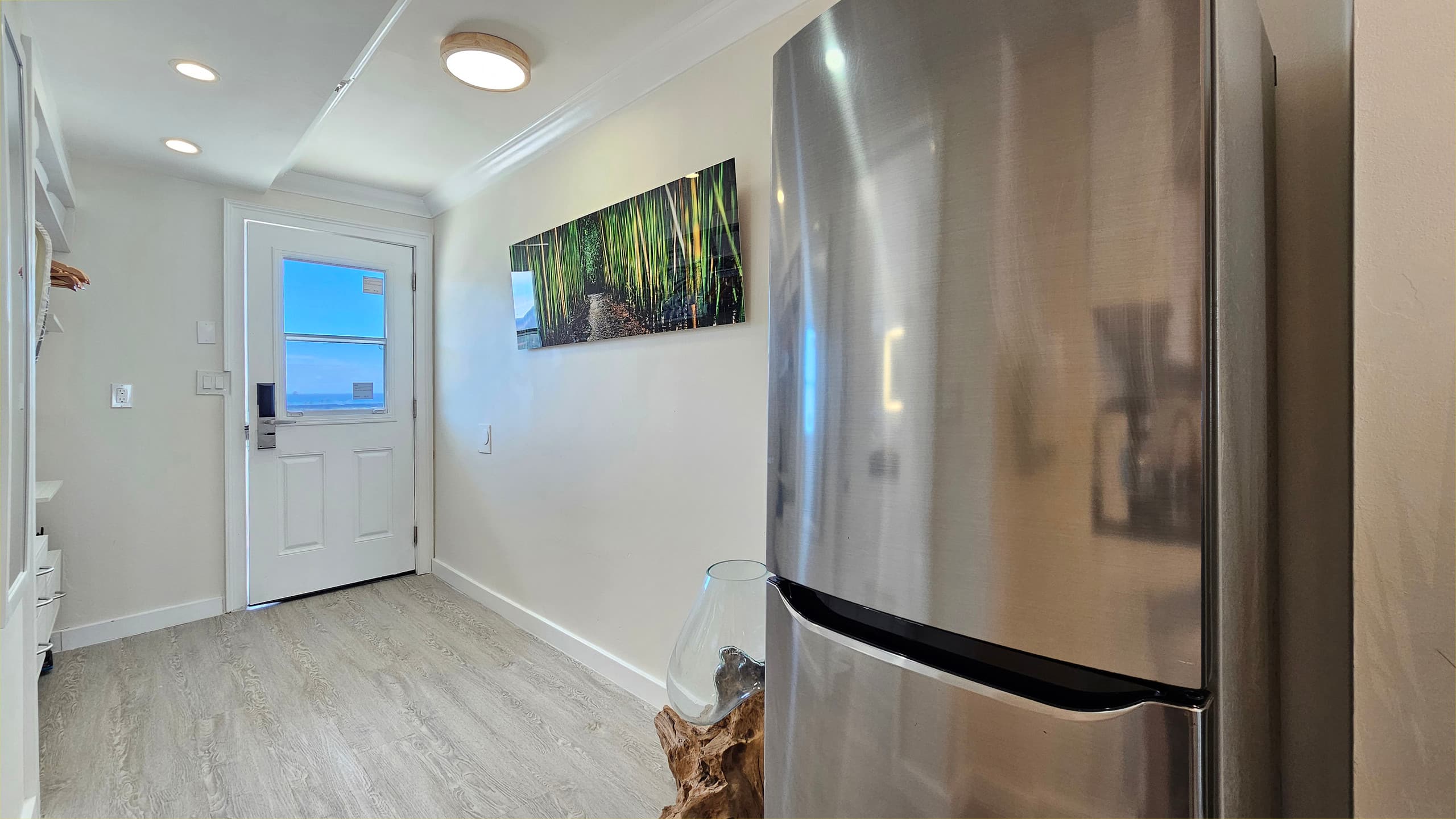 Sundeck Level—Queen Bed & Sofa-Bed+Full Kitchen - Image 9