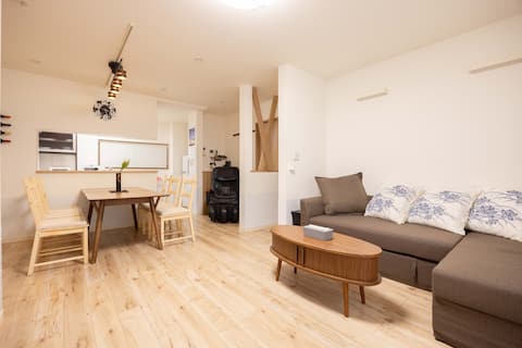 Spacious & Comfortable 100㎡ ｜Up to 10 Guests｜Tokyo