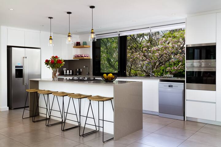 NEW: Camps Bay – Villa Sempre Serena gallery image 4