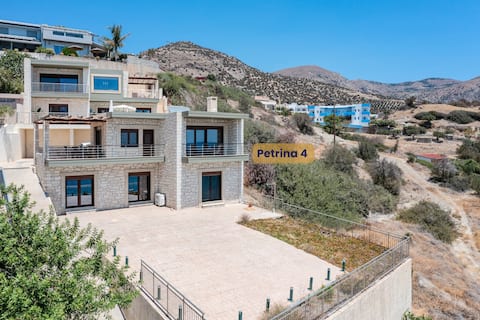 Petrina 4 waterfront villa,next to beach & taverns