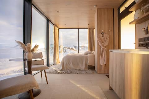 AURA Retreat Iceland - LOGN cabin