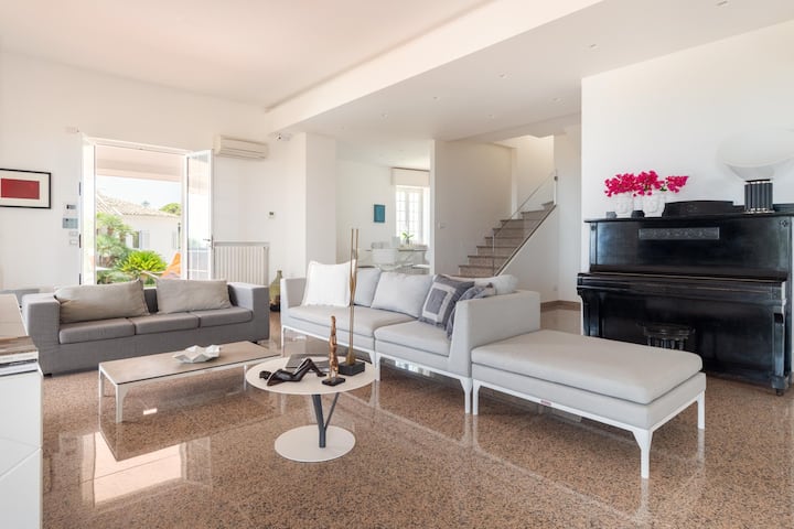 Villa Mary, Exclusive Villa On The Beach - Pozzallo