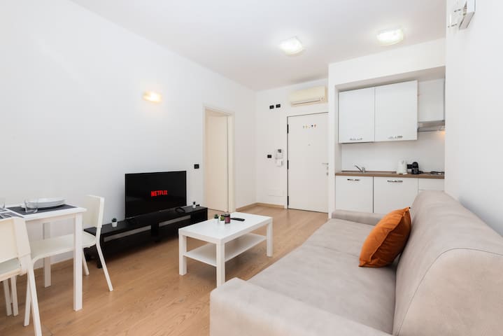 – 20% [8 min Duomo Metro] B007