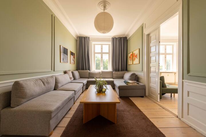 Lovely Apartment Overlooking King’s Garden gallery image 4