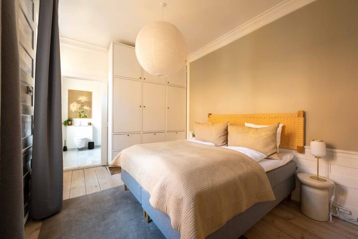 Lovely Apartment Overlooking King’s Garden gallery image 3