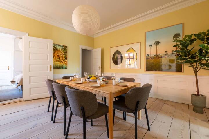 Lovely Apartment Overlooking King’s Garden gallery image 2