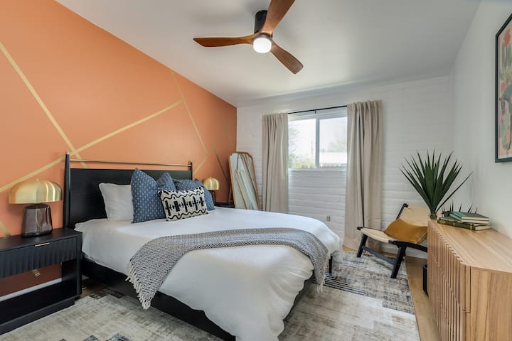 Rest & recharge in our cozy queen bedroom! Enjoy the comfort of a ceiling fan, bedside lamps, and all the essentials, including blackout curtains, a charging dock and a sound machine for a peaceful night's sleep. Located in the main house.