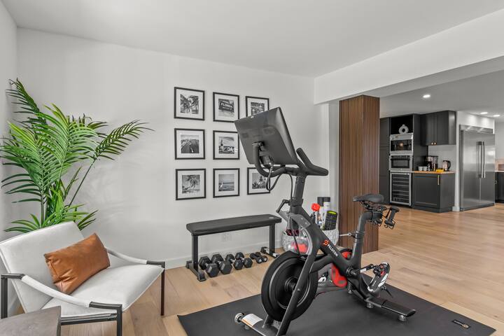 Golf/Heated Pool/Gym/ChefKitchen! 2700sqft Resort! gallery image 3