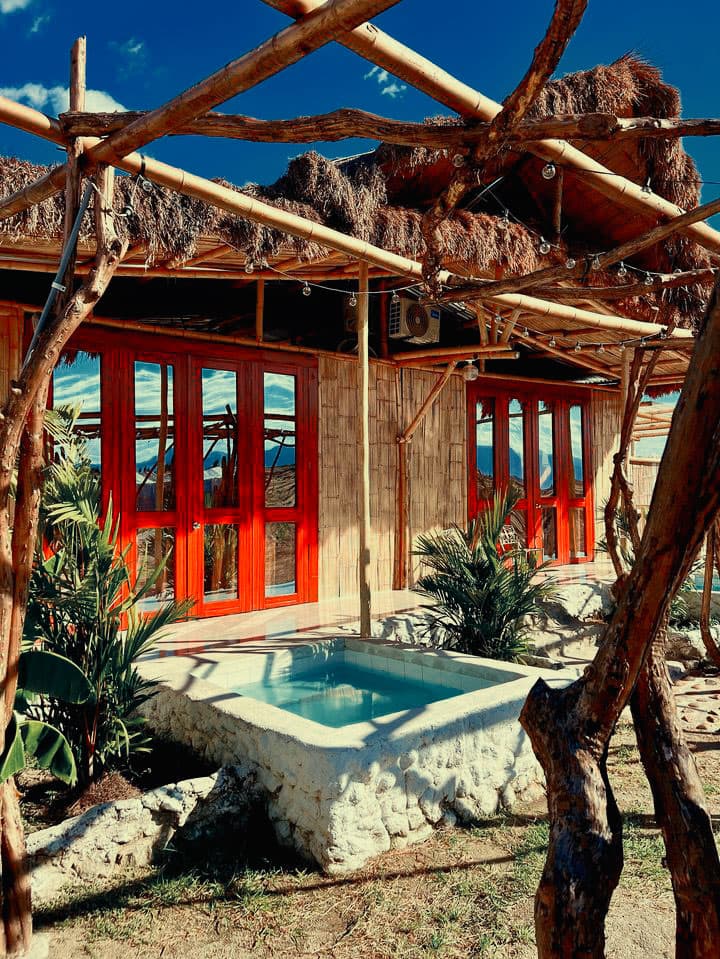 2 bedroom bungalow with pool access