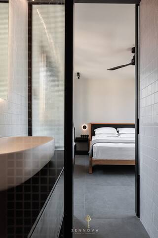 Nero Luxury Flat by Zennova gallery image 5