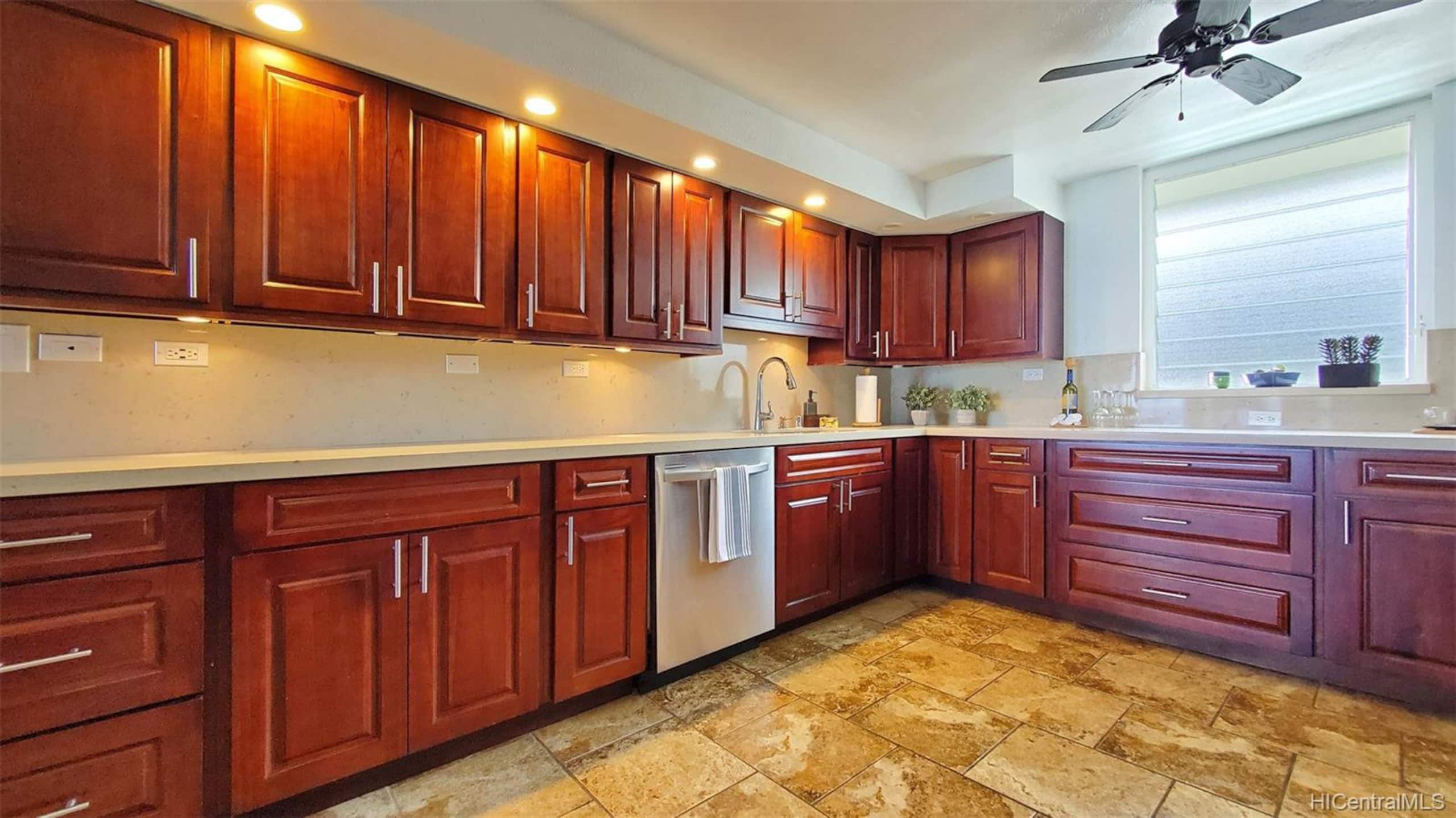 Condo in Hauula · ★4.42 · 4 bedrooms · 6 beds · 5.5 private baths - Image 33