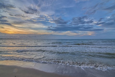 Top Airbnb: Magical Oceanfront Apartment with 2 Bedrooms in Tolú