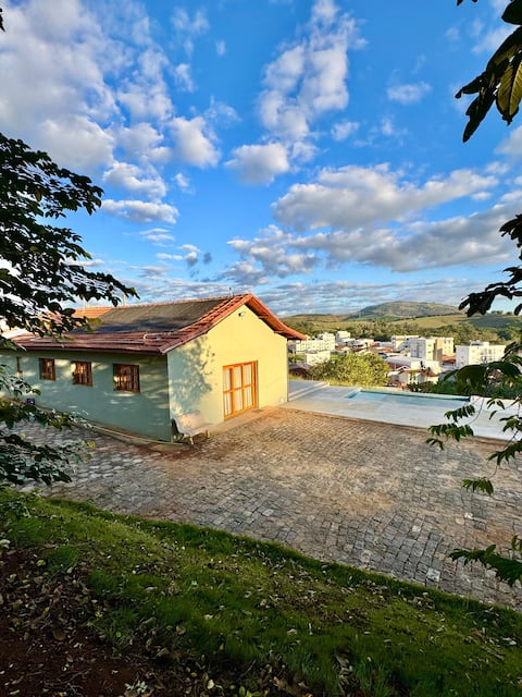 Mirante do Monte Verde: house with a view and pool
